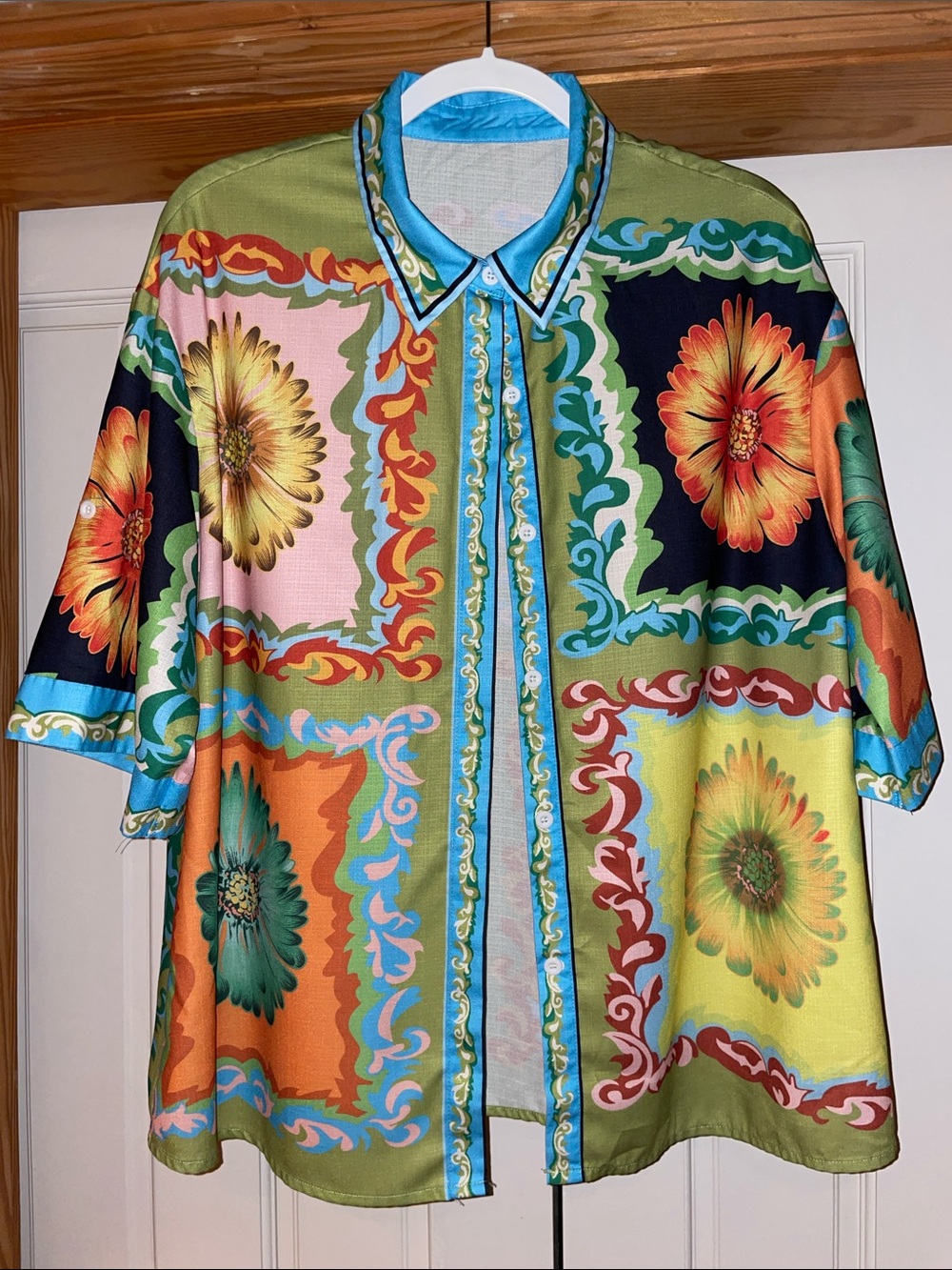 This is a light green vibrant colorful button down women’s linen blend Blouse XL